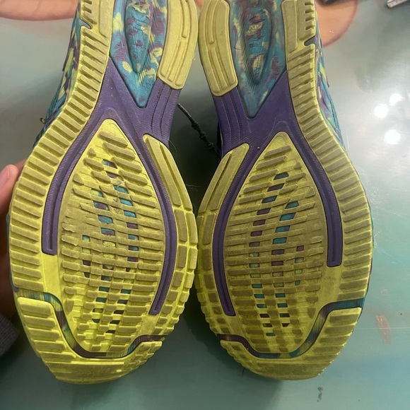 ASICS - Picture 4 of 6